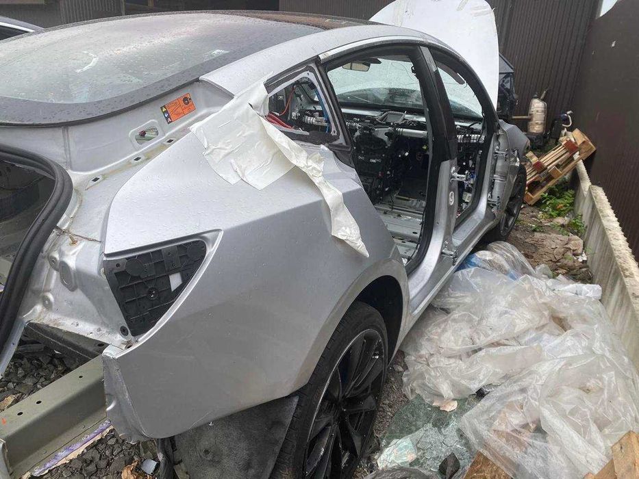 Четверть Tesla Model 3