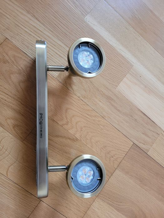 lampa z dwoma żarówkami led