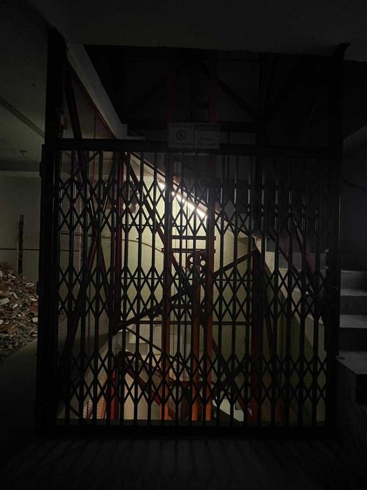 Vendo monta cargas industrial