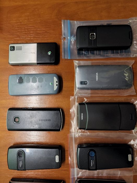 Лот мобільних телефонів Nokia, Samsung