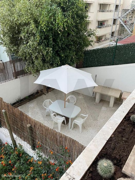 T2 Com Jardim- Remodelação Recente E Mobilado