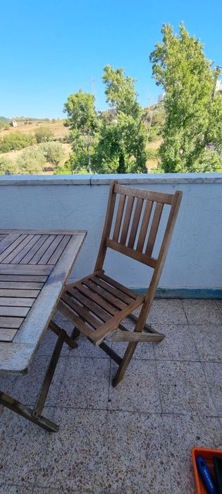 Mesa e duas cadeiras de exterior