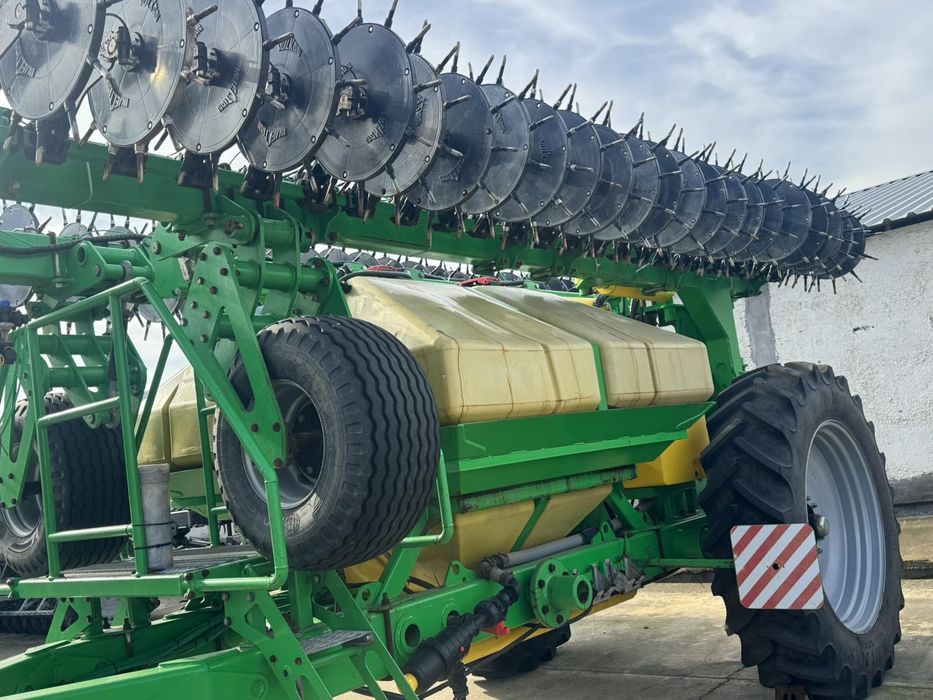 Аплікатор Розкидач рідких добрив Вулкан 12П-250/4000