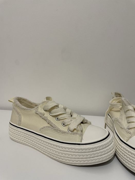 Damskie buty kremowe