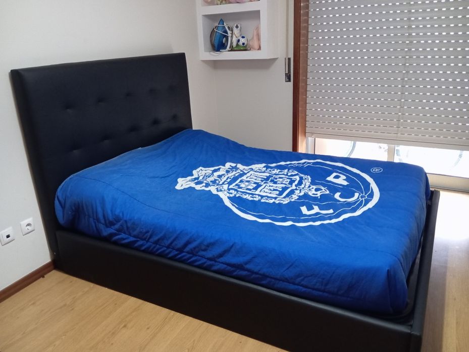 Cama de casal com cabeceira e estrado.!