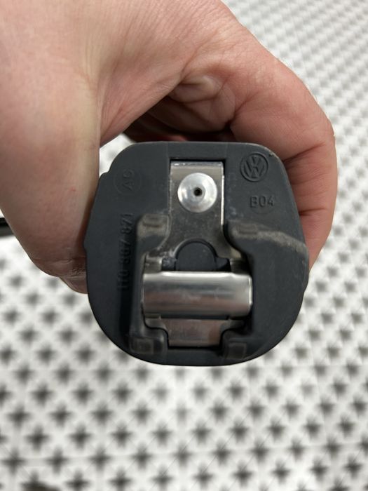 Шторка багажника Volkswagen Touran 2006-2016, полиця ролет