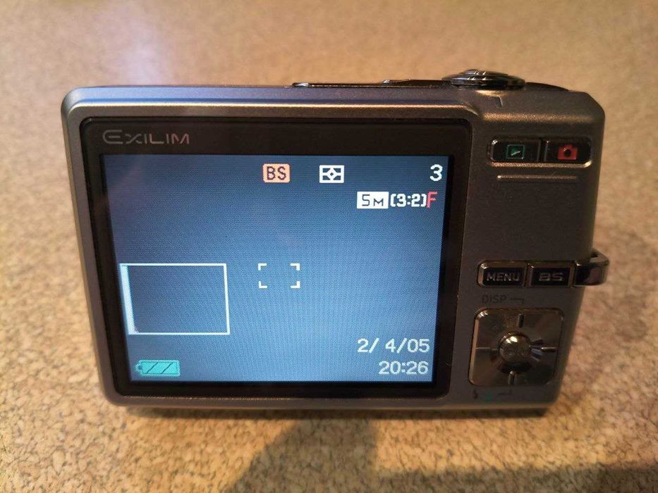 Фотоаппарат  CASIO EX-Z500  под  ремонт