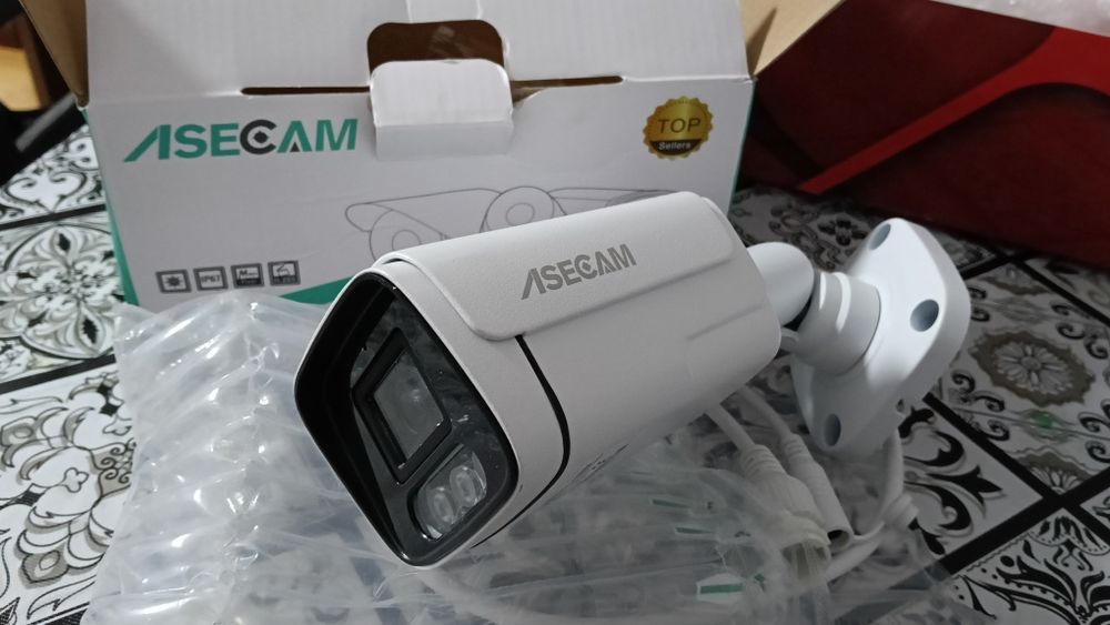 Câmara de videovigilância exterior