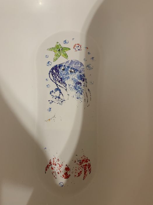 Біленька дитяча ванночка