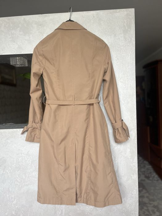 Тренч бежевий жіночий в розмірі S та пальто того ж