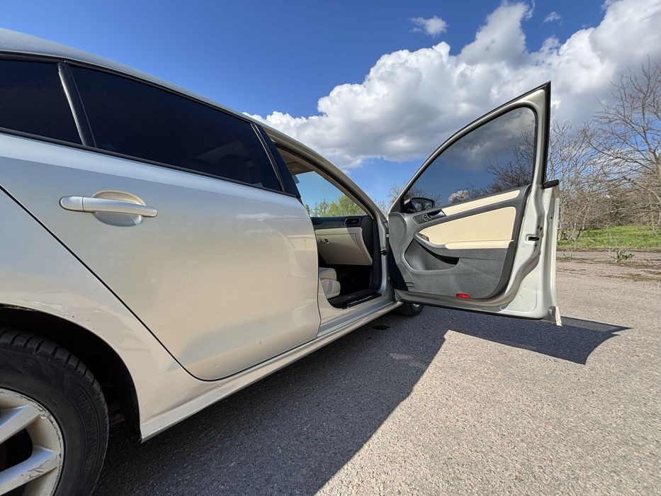 Продам автомобіль Volkswagen Jetta 6 2011