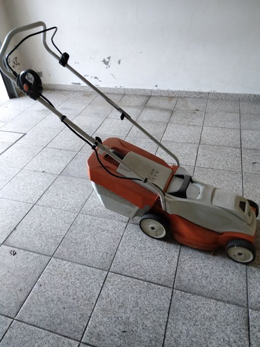 Corta relvas a batrrial STIHL