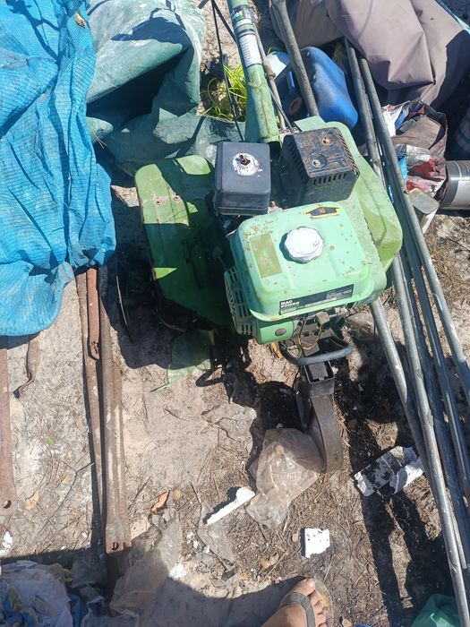 Segue pra venda minha moto enxada nova nova só precisa dar uma afirmação e por a trabalhar