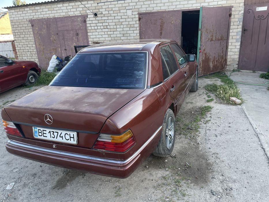 Мерс W124 E300 3л