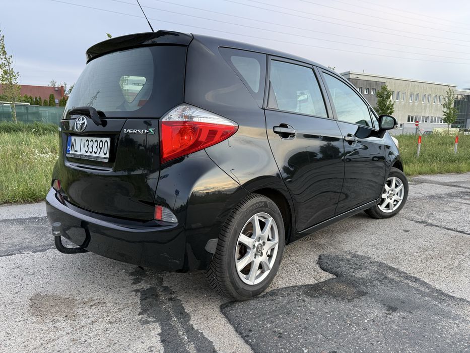 Toyota Verso-S 2011 photo 2