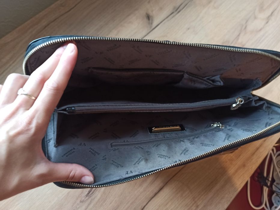 Красивая и удобная сумка из натуральной кожи