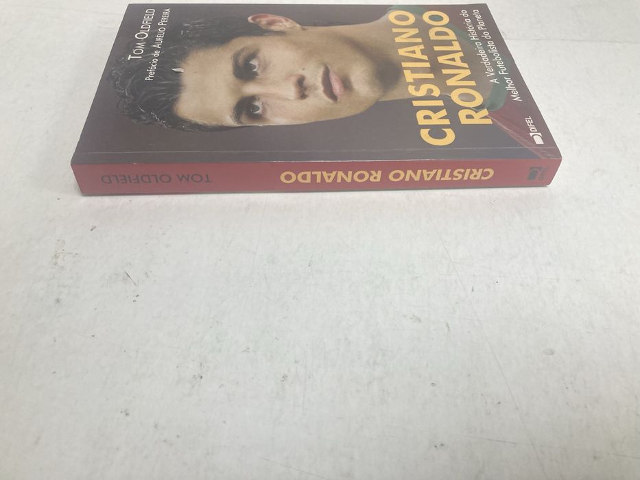 Livro Cristiano Ronaldo, de Tom Oldfield