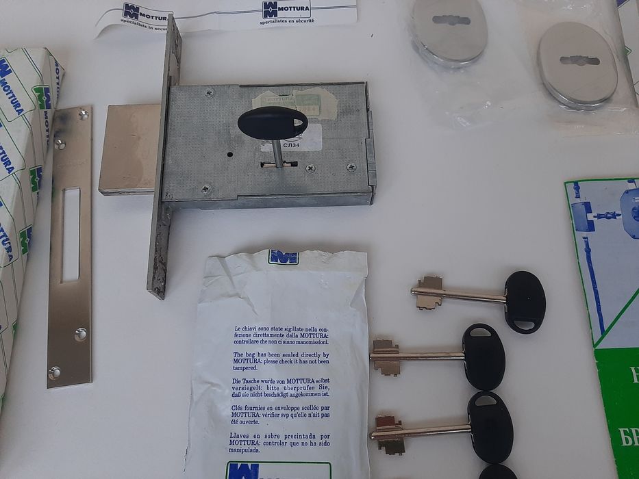 Mottura Моттура замок врезной сувальдный. Все 5 ключей.