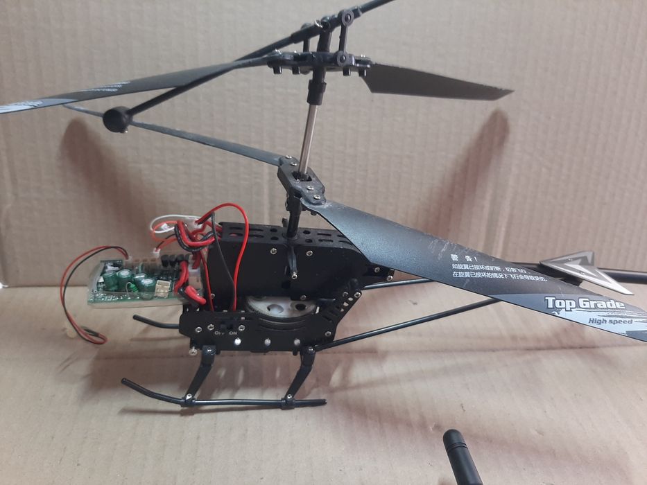 Гелікоптер на радіокеруванні Lishitoys Phantom 6010.