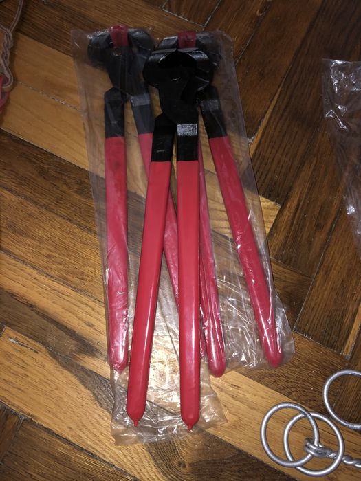 упряж для коней,кліщі для копит,ножі,рашпилі