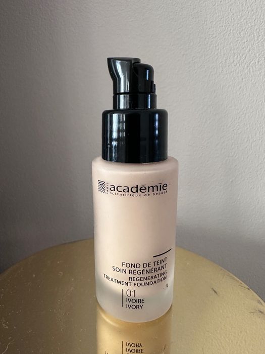 Тональний крем Academie