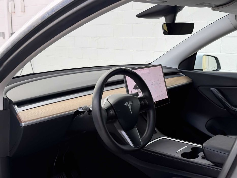 Tesla Model Y      2020
