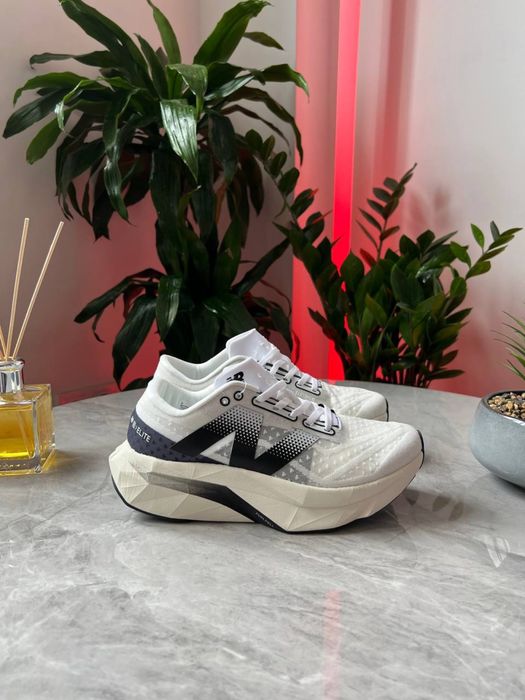 New Balance Elite V4, НБ