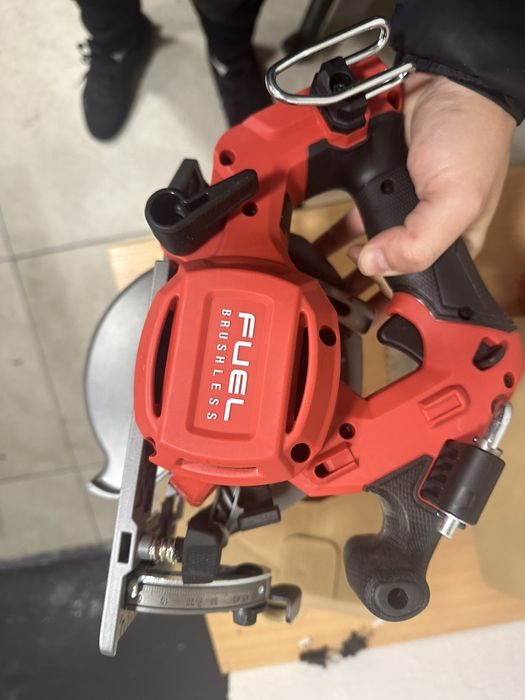 Акумуляторна безщіткова дискова пила Milwaukee 2833-20 FUEL M18