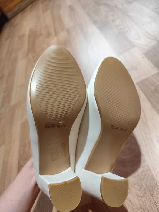 Buty białe ślubne nowe