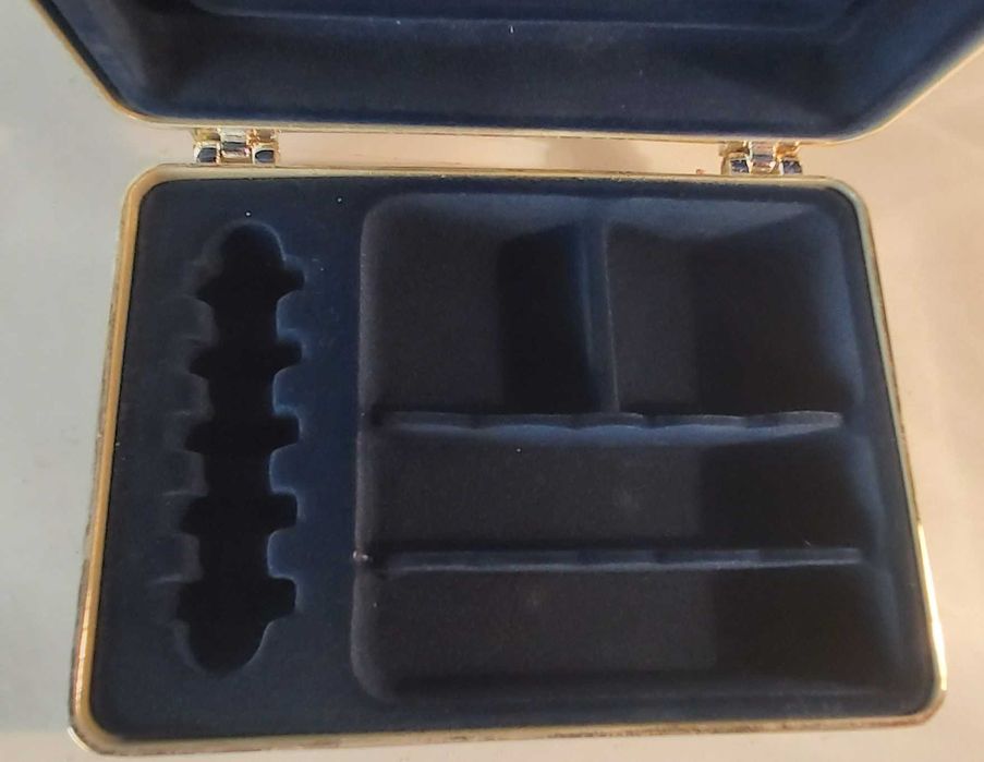 Caixa de joias e bijuteria em casquinha