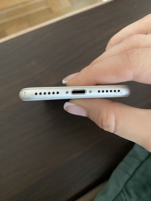iphone 7  silver