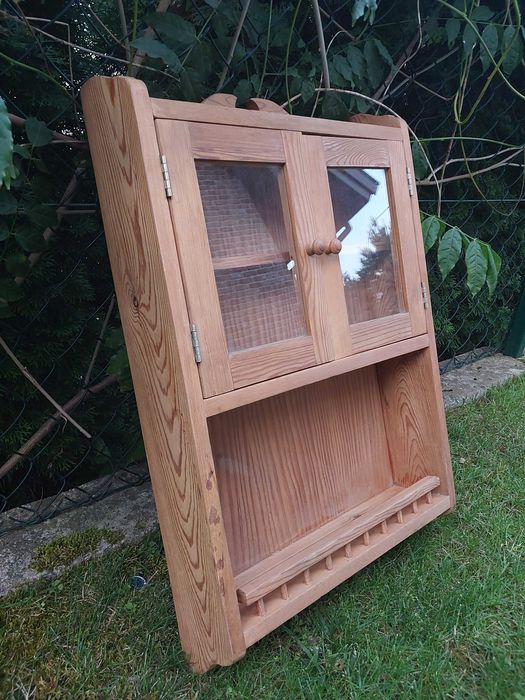 mała stylowa ozdobna z drzewa szafka do powieszenia na ścianę