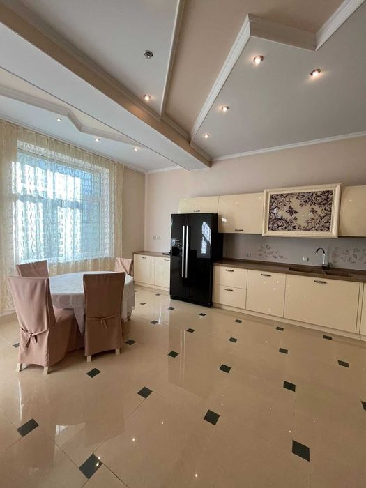 Продаж маєтку в парковій зоні