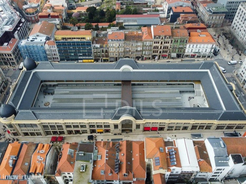 Apartamento T1, num novo empreendimento na Avenida do Aliados, no P...
