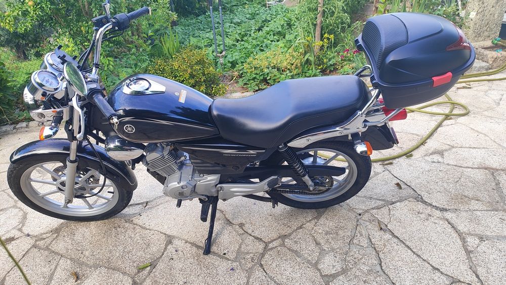 Moto Yamaha YBR 125 custom