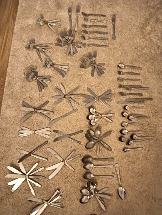 Vários Talheres de metal (112 peças)*