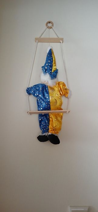 Palhaço no baloiço, novo