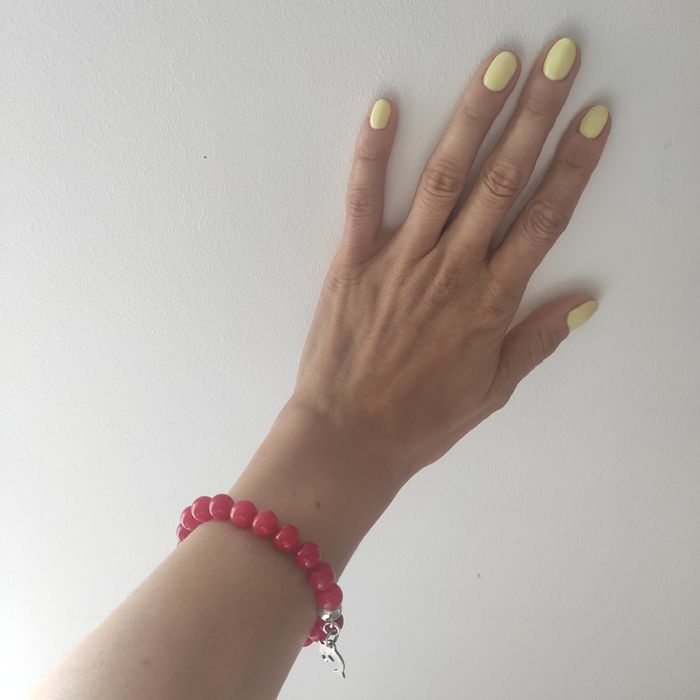 Bransoletka czerwony koral z zawieszką delfin