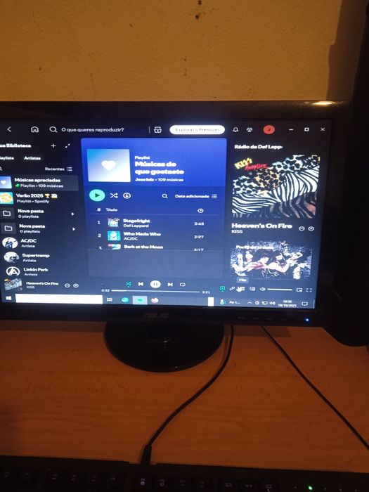 Monitor ASUS de 20 polegadas