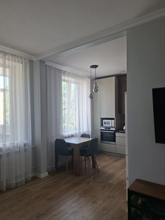 Продам 3-х кім.,новий ремонт,сталінка,центр,набережна,пров.Крупської 4