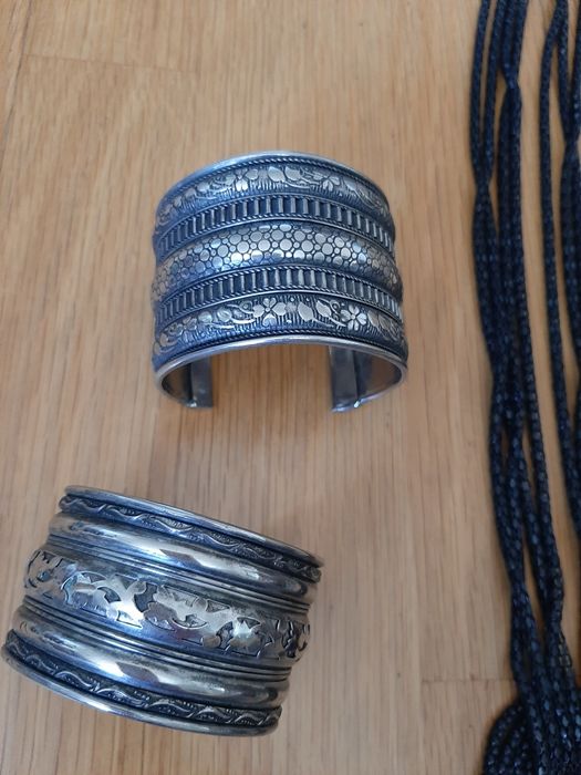 Fios colares  brincos pulseiras Pedra Dura, Claire's, out