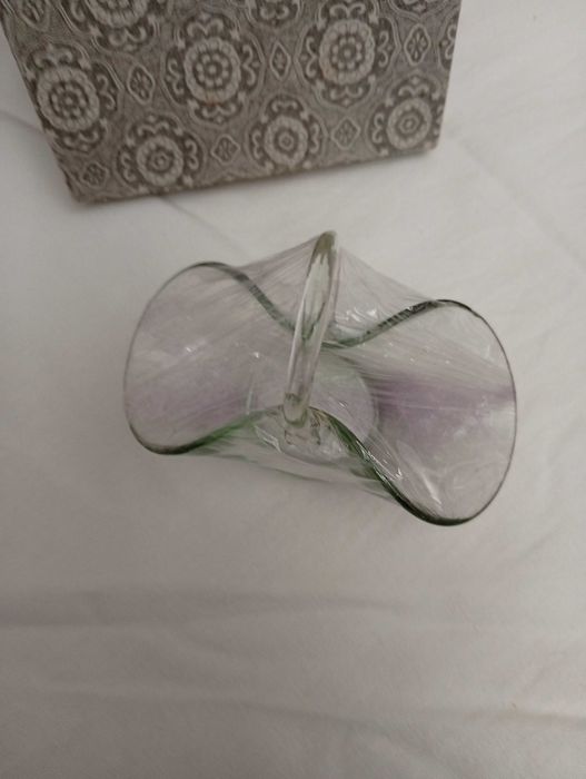 Cesta em vidro muito bonita