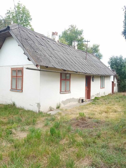 Продаж земельної ділянки з будинком в селищі Лисець.