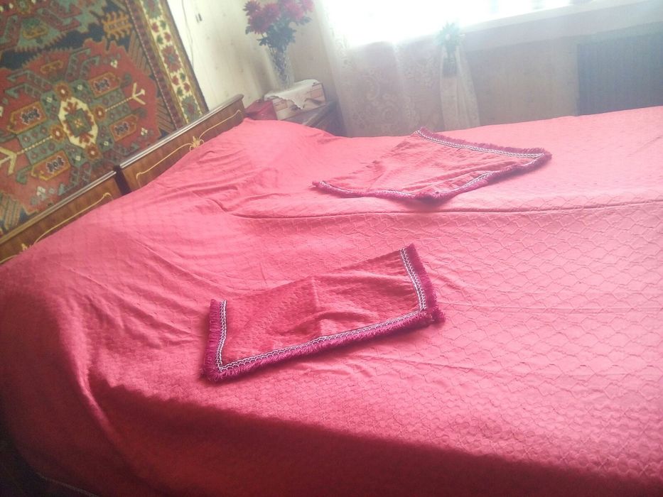 Покрывало на двухспальную  кровать. Новое.