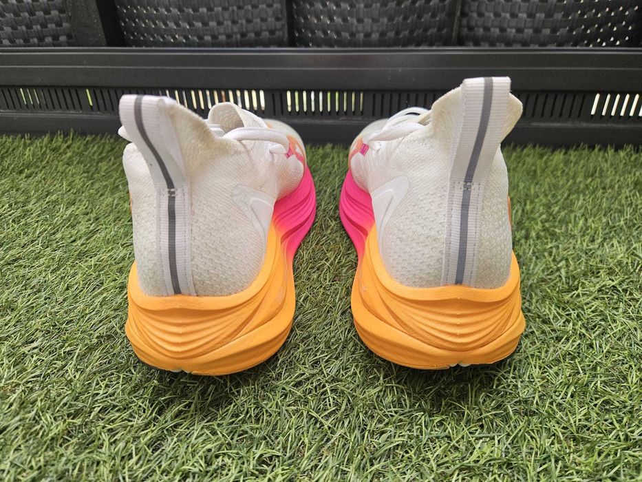 Buty Mizuno Neo Vista 2 (r. 42 - 27 cm) / USX