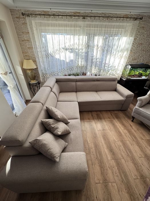 Jasnoszary wypoczynek narożny