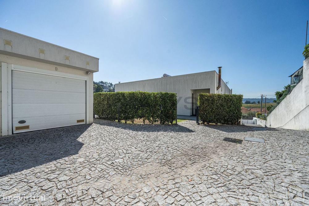 Apartamento T3 com garagem e jardim privativo