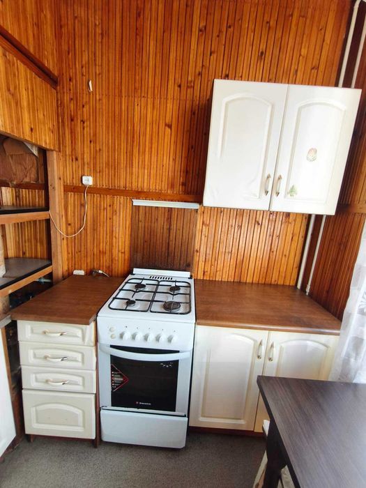 Продам 2-х комнатную на правом
