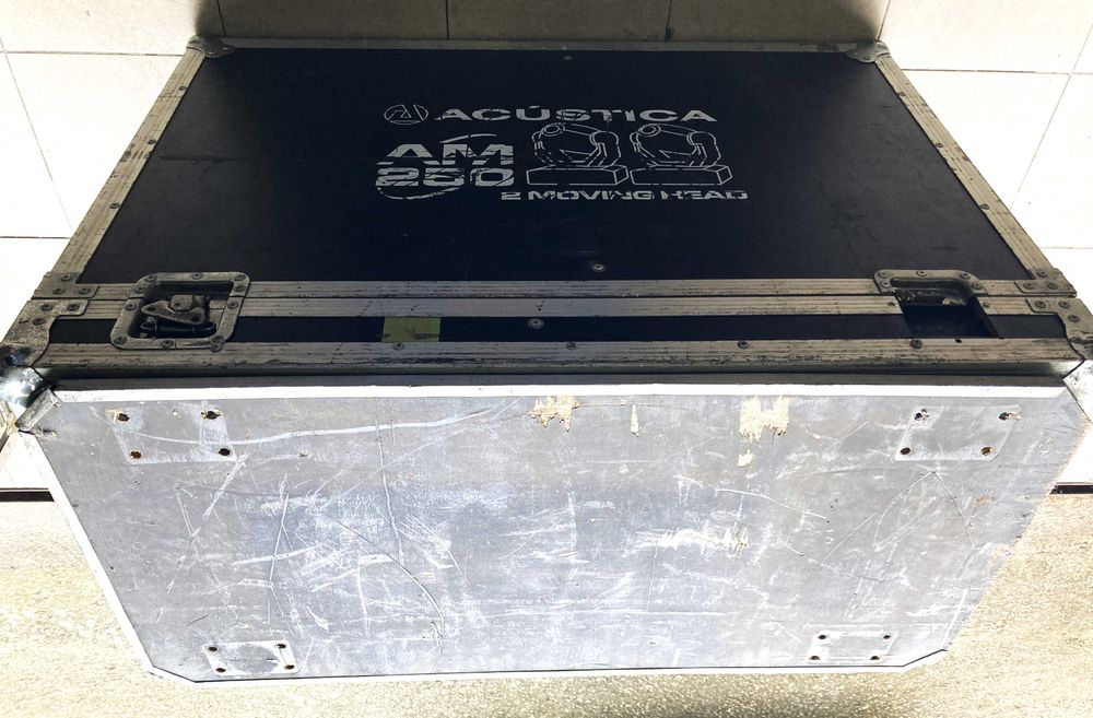 Flight case moving heads