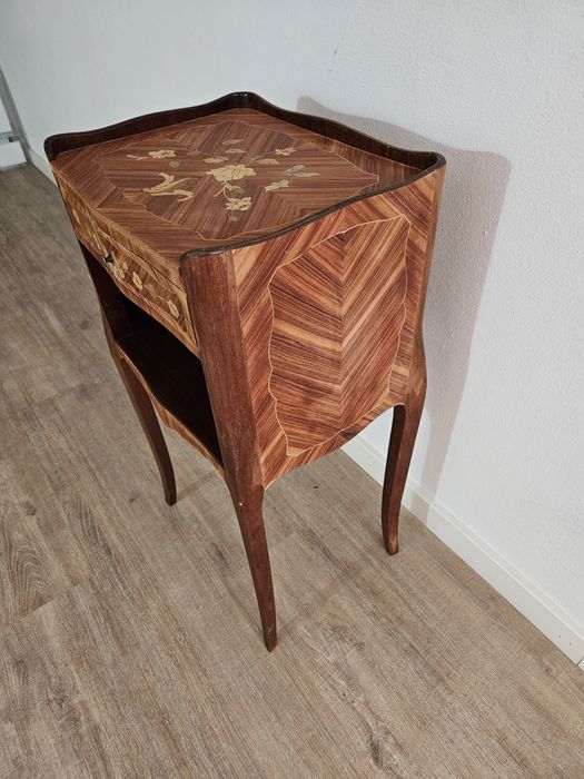 Mesinha apoio ou cabeceira